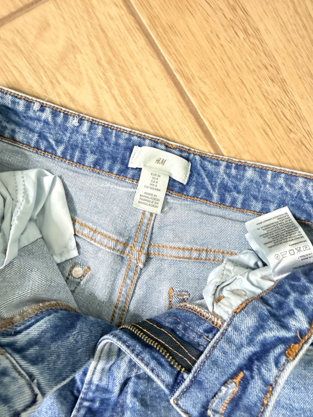 H&M Light Wash High Waist Straight Leg Jeans Vintage-Inspired Size 4 - Picture 2 of 4